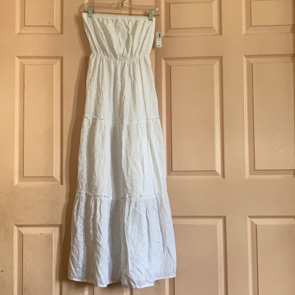 This is a white dress.Old navy